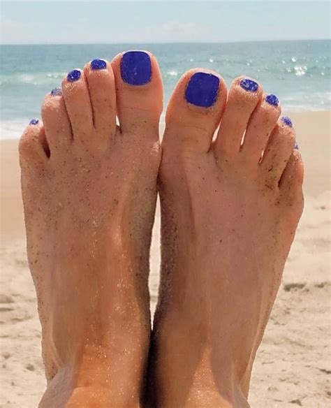sexy cougar feet nude